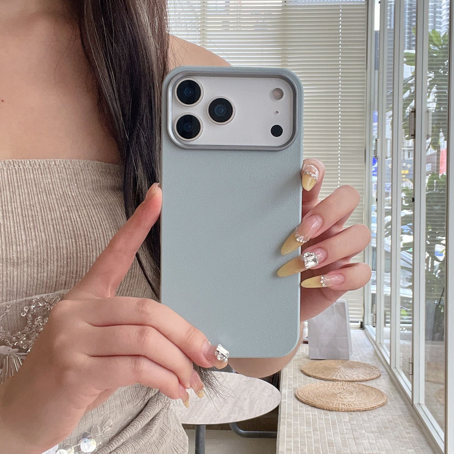 iPhone 16 15 14 Pro Max スマホケース 無地のシンプルなレザーの質感のソフトシリコン製携帯ケース