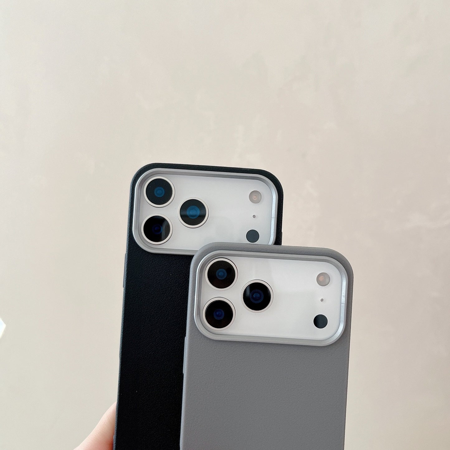 iPhone 16 15 14 Pro Max スマホケース 無地のシンプルなレザーの質感のソフトシリコン製携帯ケース