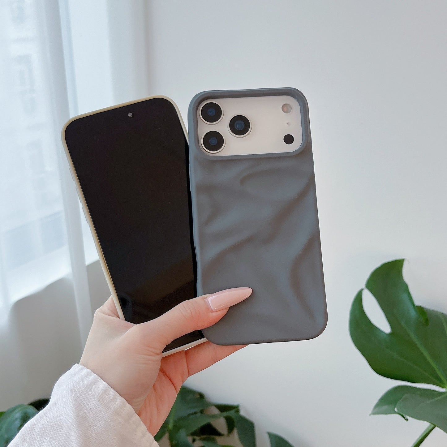 iPhone 17 Air 16 Pro Max スマホケース シンプルで肌に優しいつや消し立体プリーツテクスチャの携帯ケース