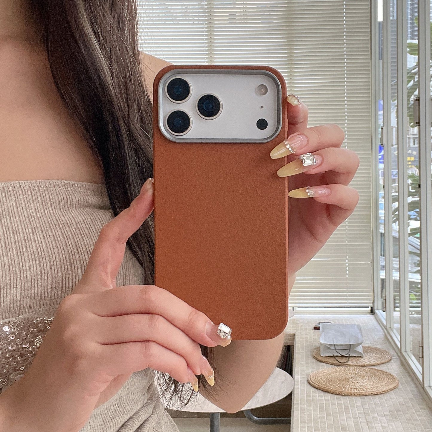 iPhone 16 15 14 Pro Max スマホケース 無地のシンプルなレザーの質感のソフトシリコン製携帯ケース