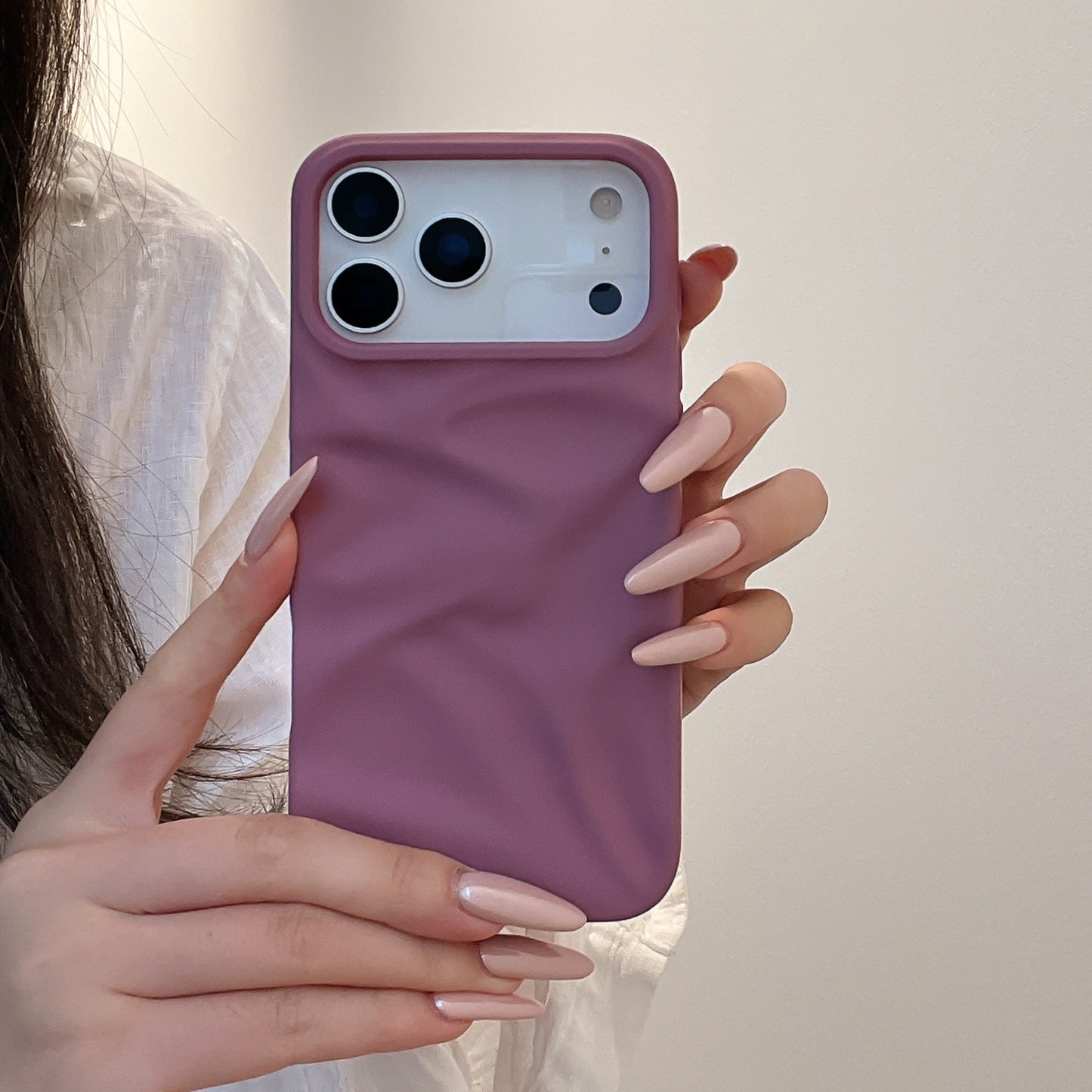 iPhone 17 Air 16 Pro Max スマホケース シンプルで肌に優しいつや消し立体プリーツテクスチャの携帯ケース