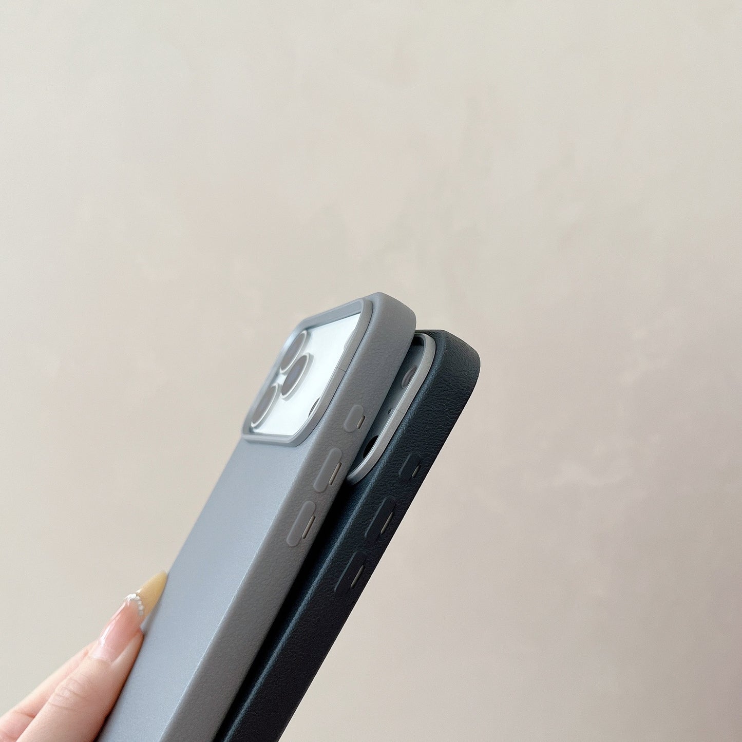 iPhone 16 15 14 Pro Max スマホケース 無地のシンプルなレザーの質感のソフトシリコン製携帯ケース