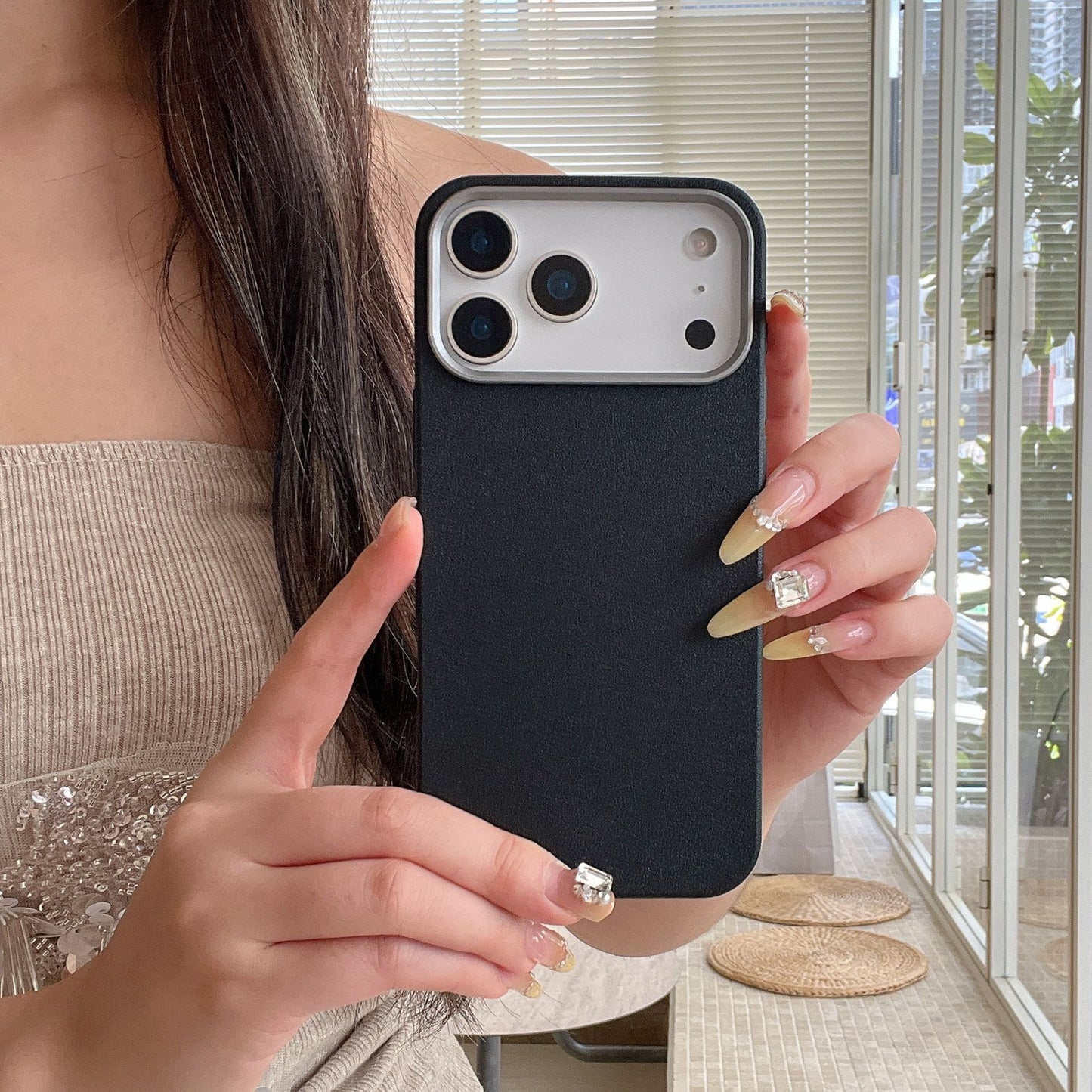 iPhone 16 15 14 Pro Max スマホケース 無地のシンプルなレザーの質感のソフトシリコン製携帯ケース