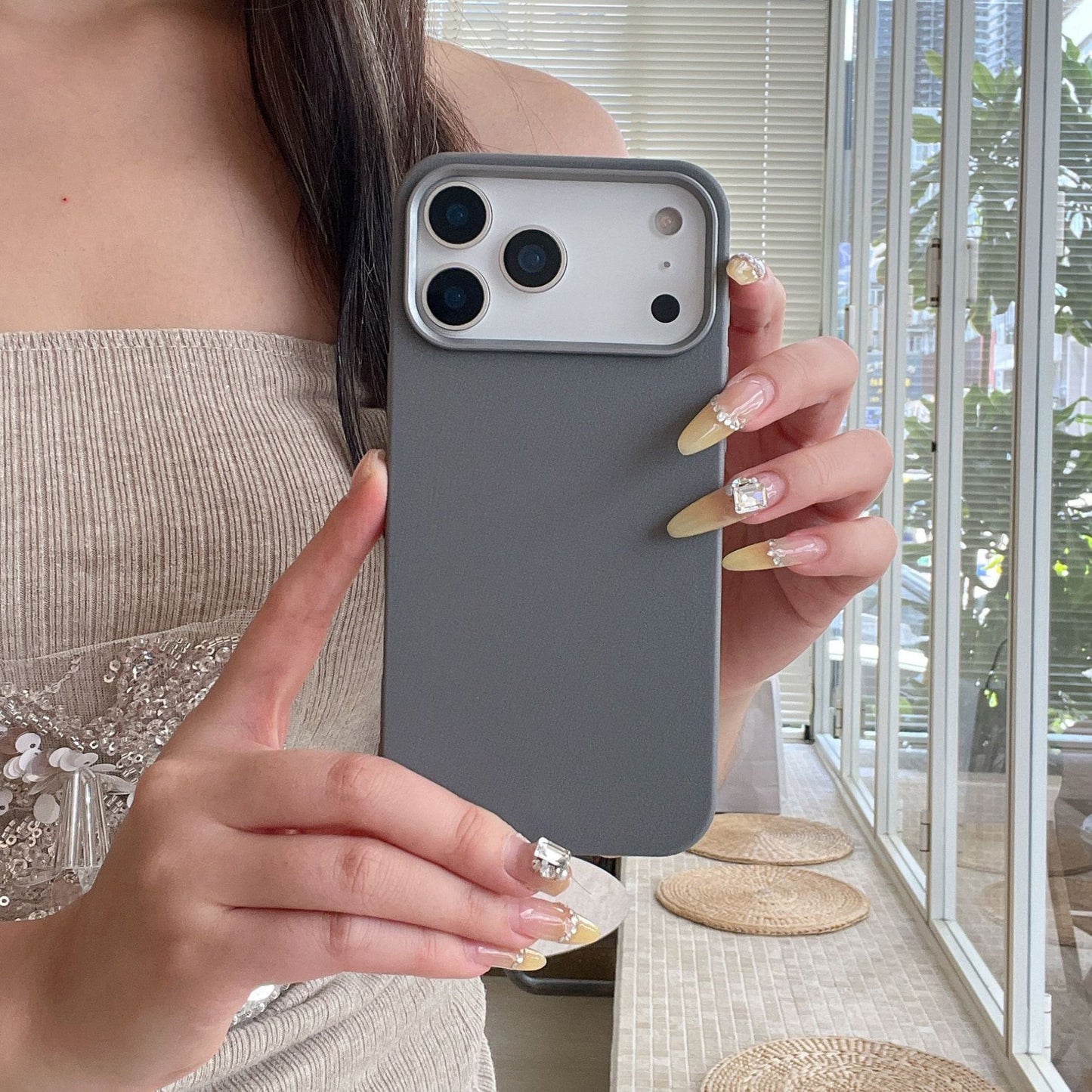 iPhone 16 15 14 Pro Max スマホケース 無地のシンプルなレザーの質感のソフトシリコン製携帯ケース