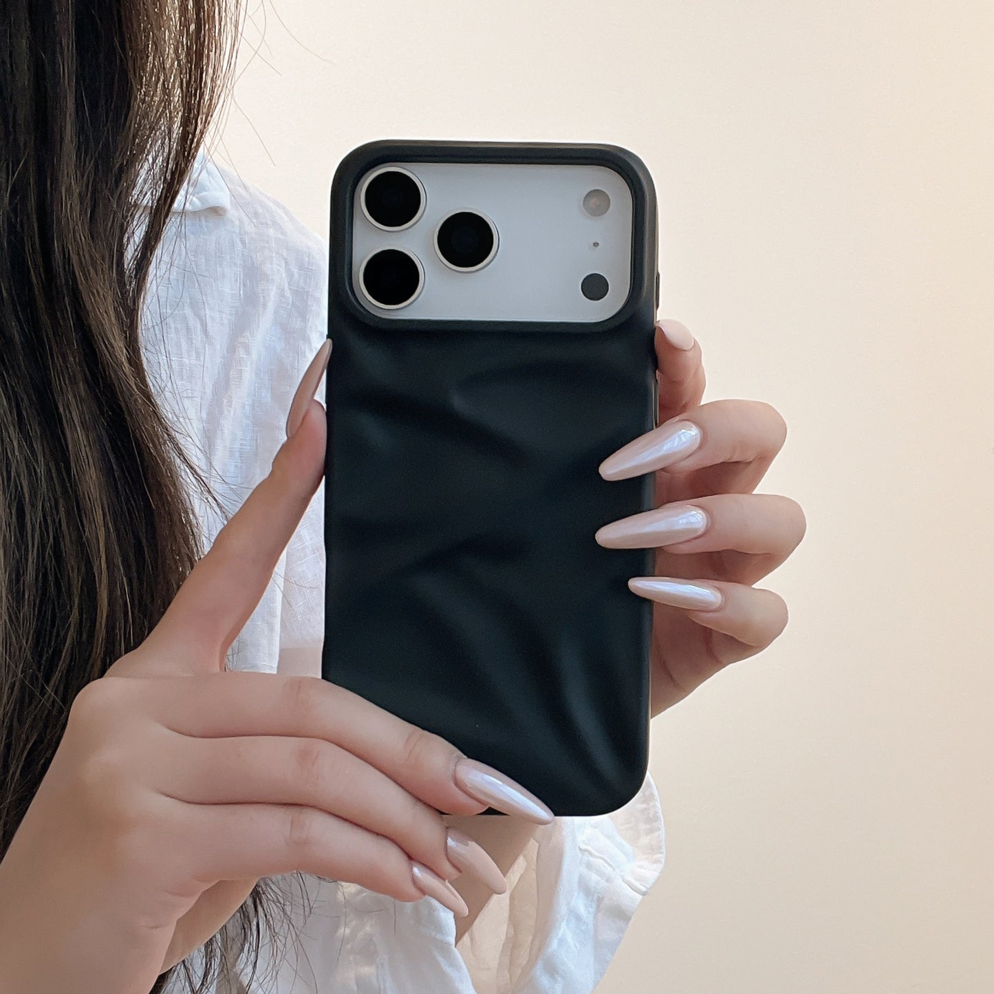 iPhone 17 Air 16 Pro Max スマホケース シンプルで肌に優しいつや消し立体プリーツテクスチャの携帯ケース