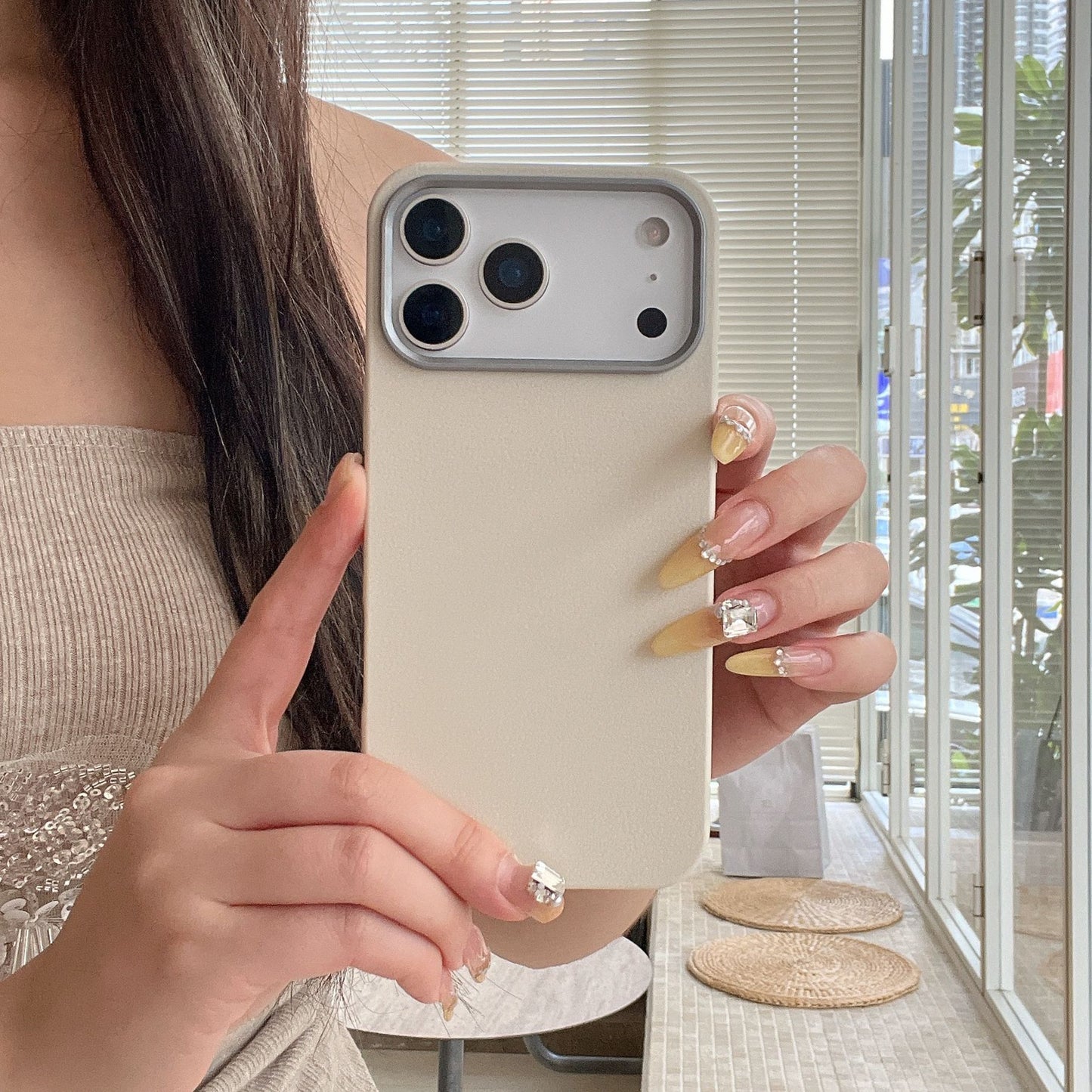 iPhone 16 15 14 Pro Max スマホケース 無地のシンプルなレザーの質感のソフトシリコン製携帯ケース