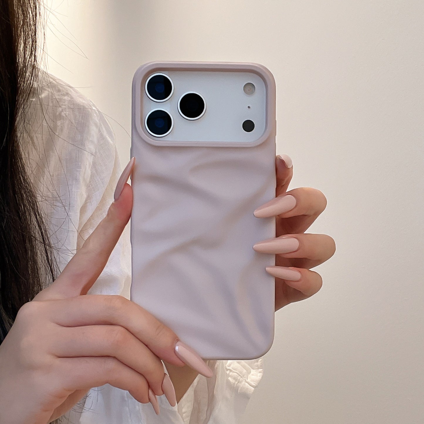 iPhone 17 Air 16 Pro Max スマホケース シンプルで肌に優しいつや消し立体プリーツテクスチャの携帯ケース