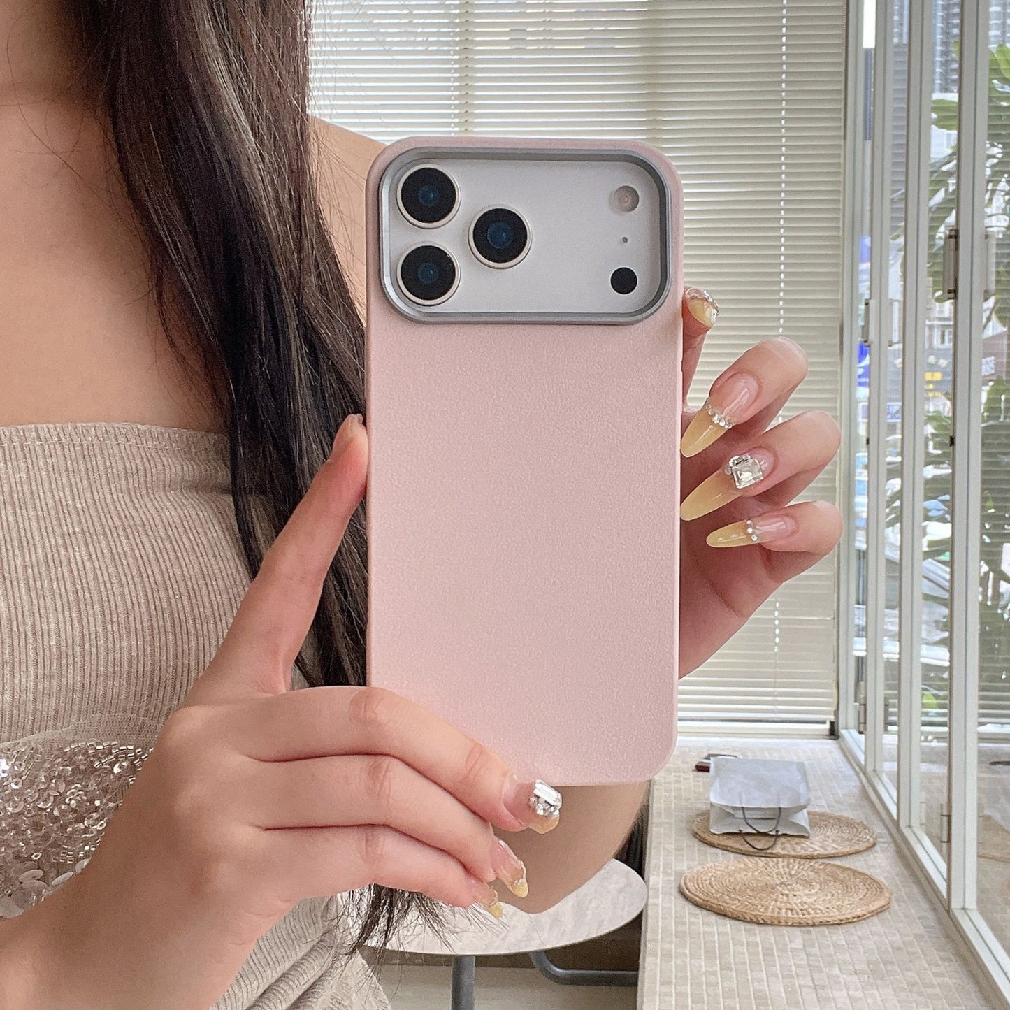 iPhone 16 15 14 Pro Max スマホケース 無地のシンプルなレザーの質感のソフトシリコン製携帯ケース
