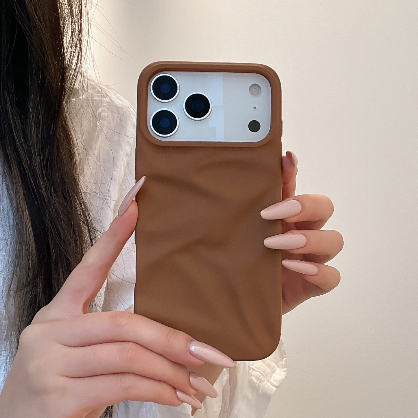 iPhone 17 Air 16 Pro Max スマホケース シンプルで肌に優しいつや消し立体プリーツテクスチャの携帯ケース