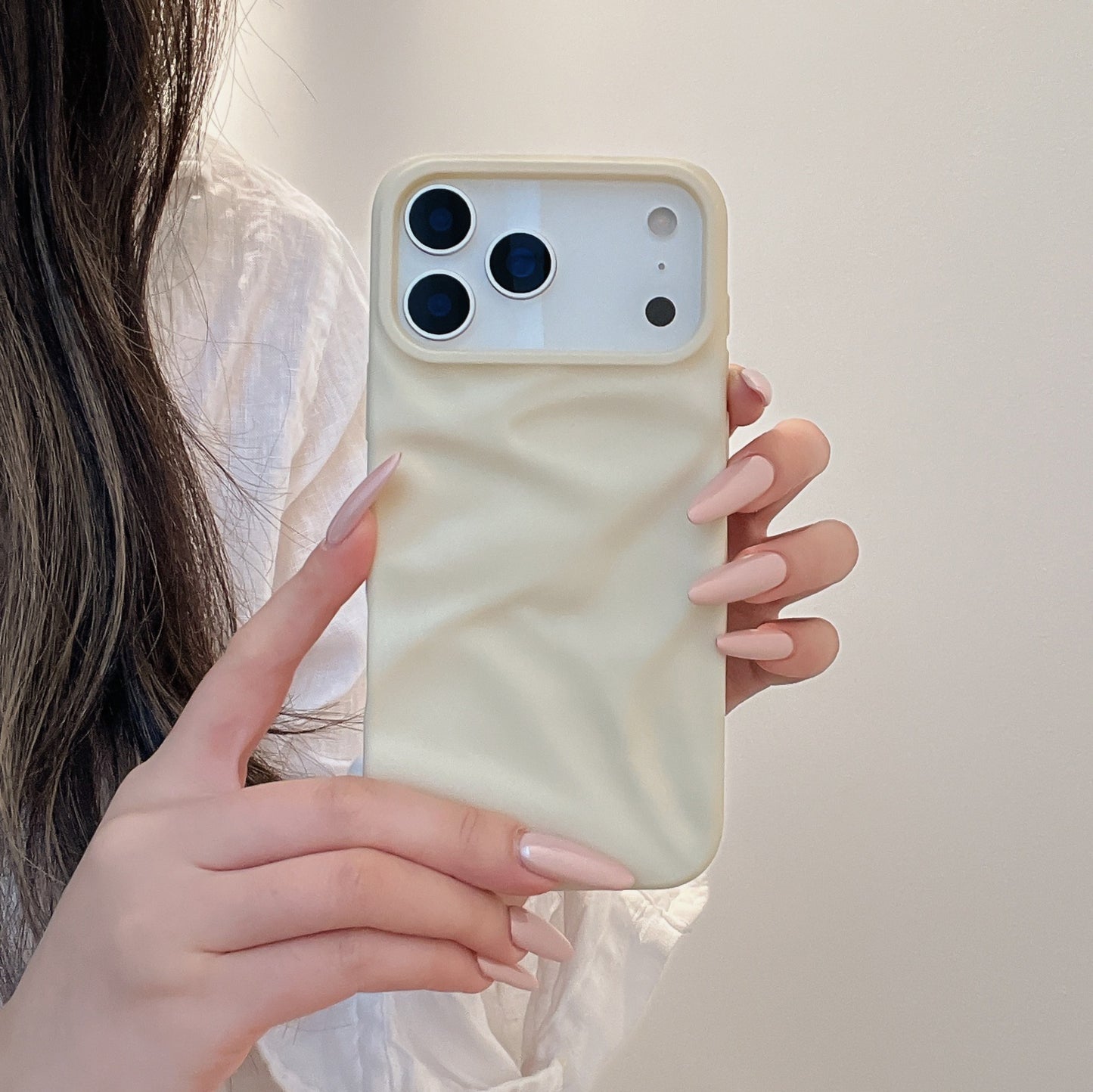 iPhone 17 Air 16 Pro Max スマホケース シンプルで肌に優しいつや消し立体プリーツテクスチャの携帯ケース