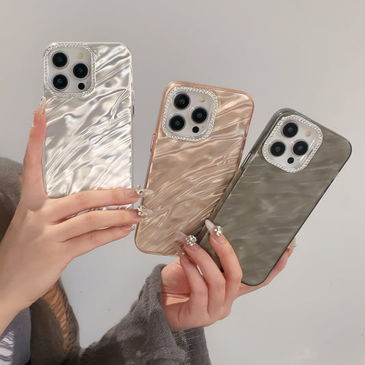 iPhone 17 Air 16 15 14 13 12 Pro Max スマホケース 高級ダイヤモンドレンズフレームプリーツテクスチャースマホケース