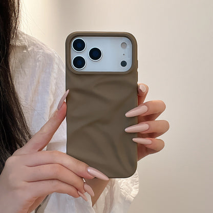 iPhone 17 Air 16 Pro Max スマホケース シンプルで肌に優しいつや消し立体プリーツテクスチャの携帯ケース
