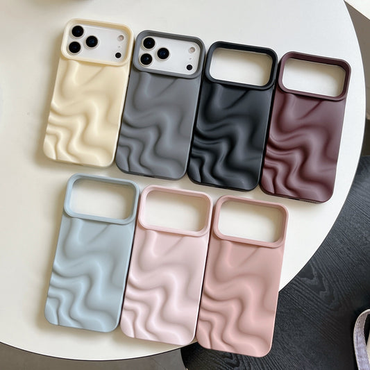 iPhone 17 16 15 Pro Max スマホケース つや消し肌に優しいソフトシェル不規則な立体波模様の携帯ケース