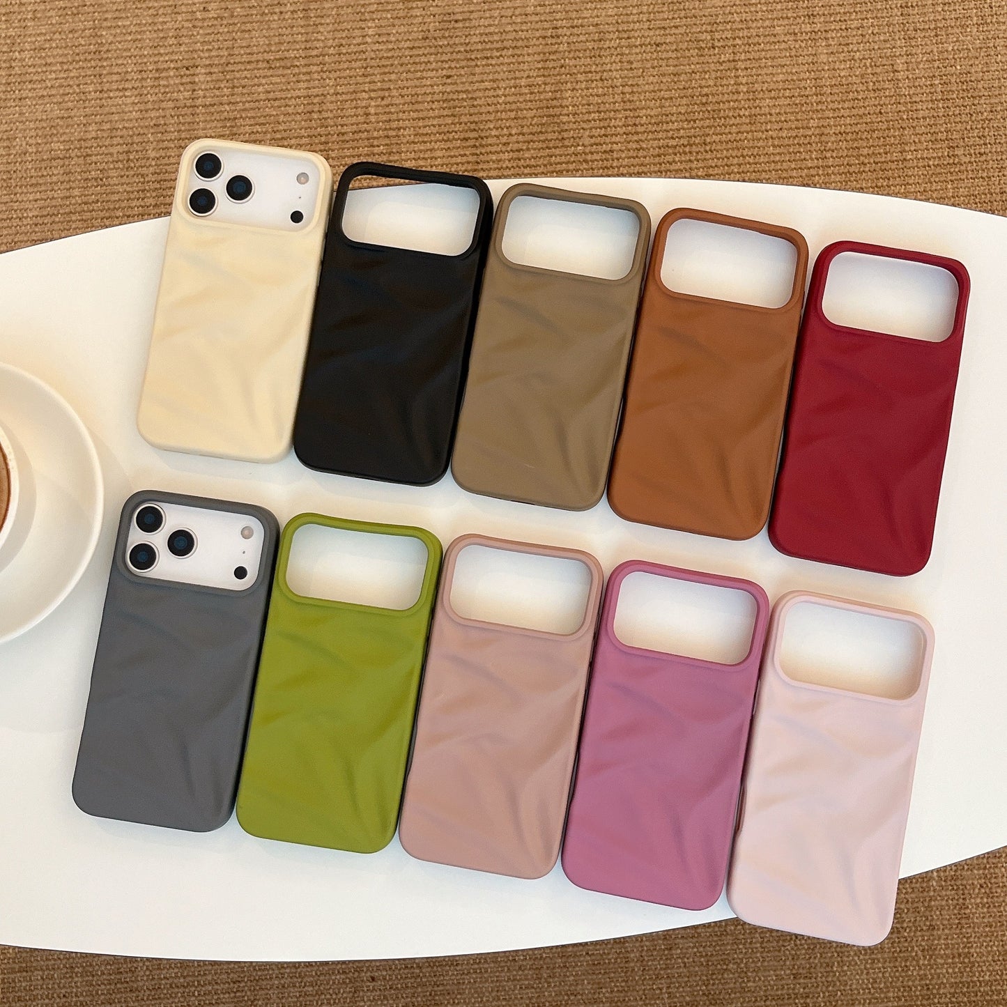 iPhone 17 Air 16 Pro Max スマホケース シンプルで肌に優しいつや消し立体プリーツテクスチャの携帯ケース
