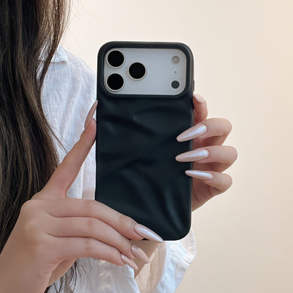 iPhone 17 Air 16 Pro Max スマホケース シンプルで肌に優しいつや消し立体プリーツテクスチャの携帯ケース